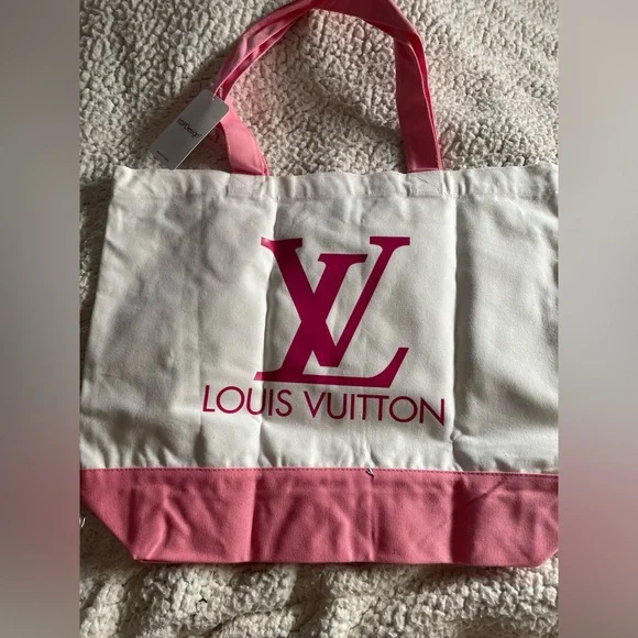 NEW PINK & White Tote Bag with L
V pink Lettering 🌸 - Picture 5 of 10